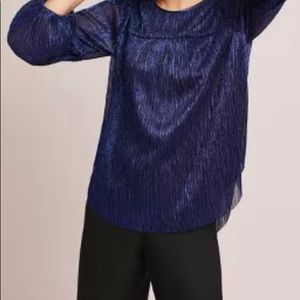 Harlie Ruffled metallic top
Navy metallic 
Size small